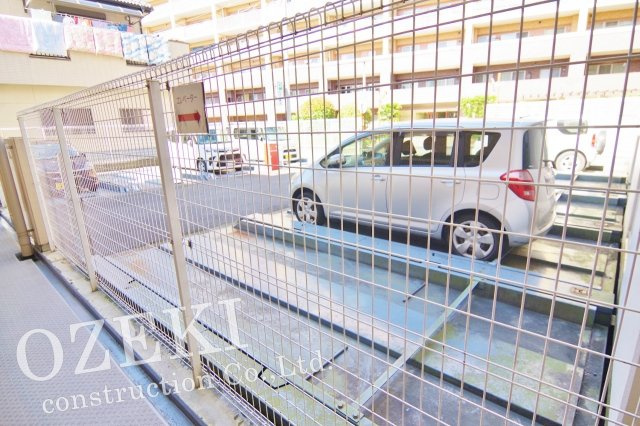 コンフォート南越谷の駐車場