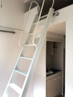 ロフトへの階段