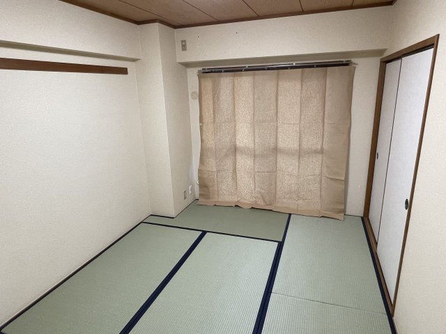 ファミールYKの和室