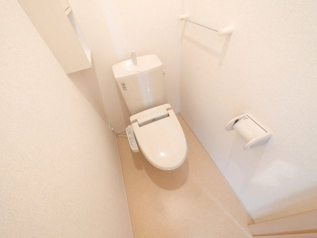 ガーデン・ヴィラ　Ａ棟のトイレ|ゆったりとした空間のトイレです