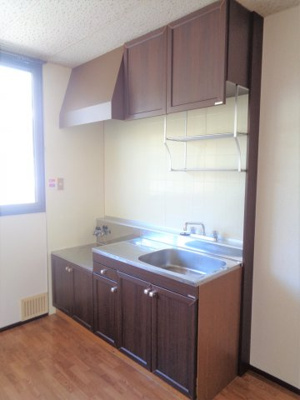 【キッチン】 | コーポラス引野 | 吊戸棚付き　