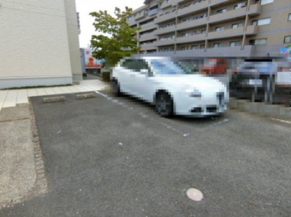 ビアンコフォレスタの駐車場
