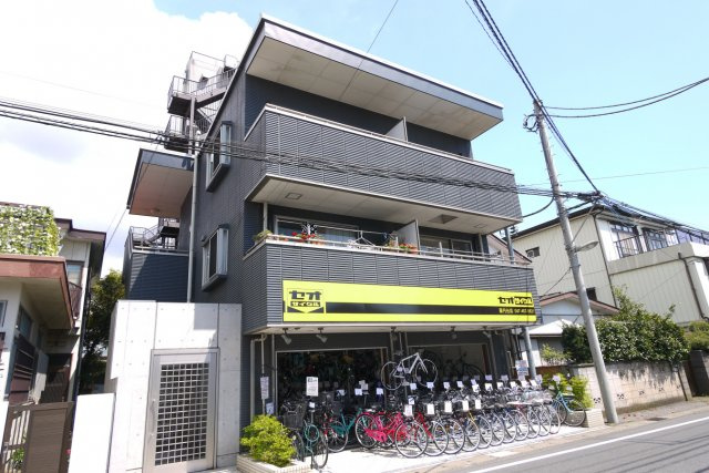 ラ・フォレ27アネックスの外観|1階は店舗で自転車屋さんです