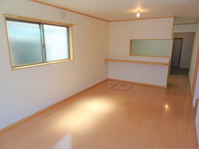 中古戸建　大東市灰塚5丁目（平成18年築）の居間・リビング