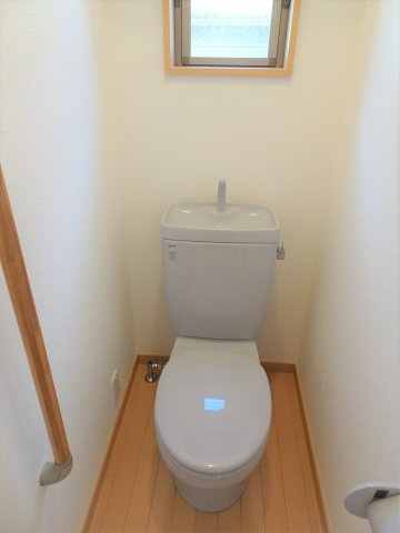 中古戸建　大東市灰塚5丁目（平成18年築）のトイレ