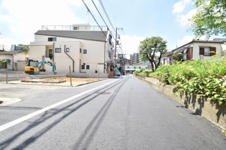 【前面道路含む現地写真】 | 現地見学や資料請求などお気軽にお問合わせ下さい。
周辺環境とあわせて現地ご案内致します。