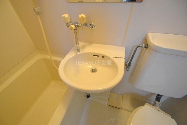 スリーゼ牛田の洗面所