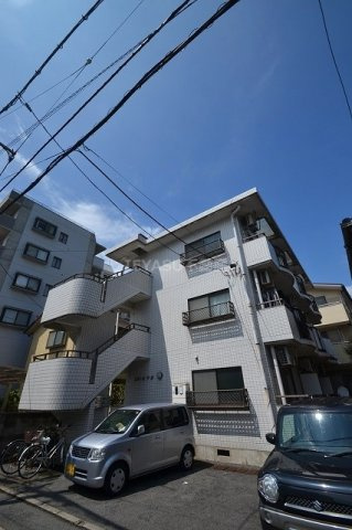 スリーゼ牛田の外観