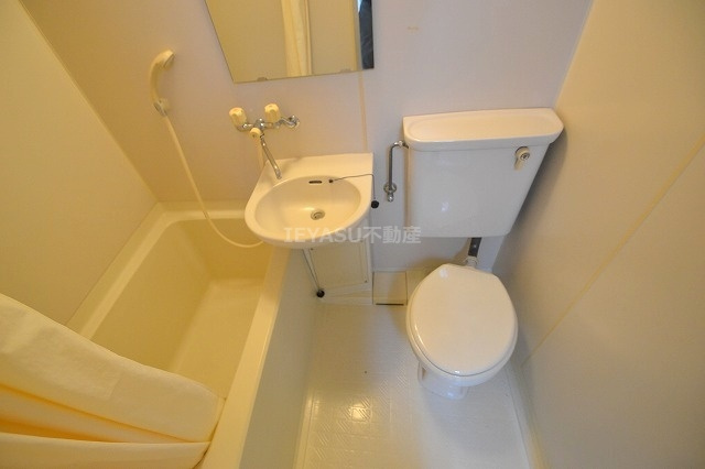 スリーゼ牛田の浴室