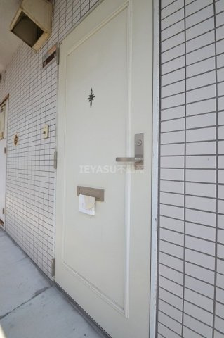 スリーゼ牛田の玄関