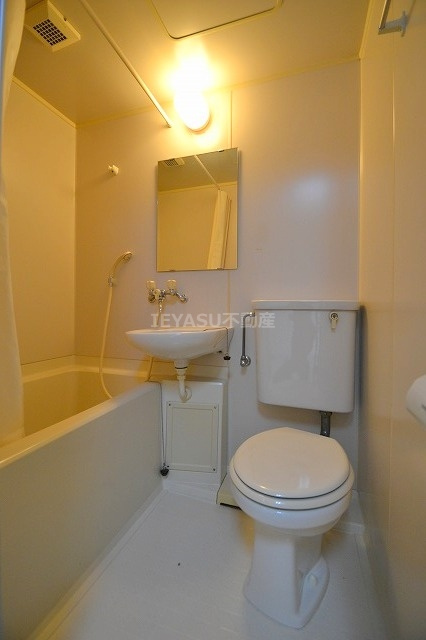 スリーゼ牛田の浴室