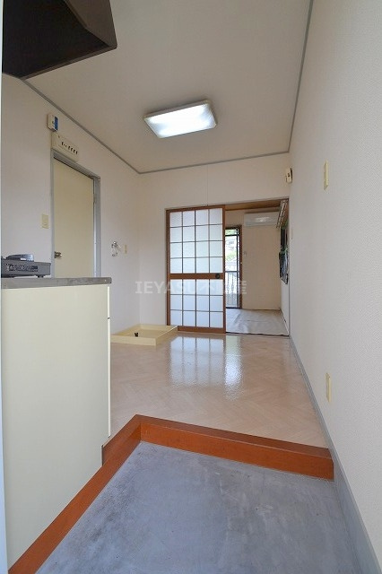 スリーゼ牛田の玄関