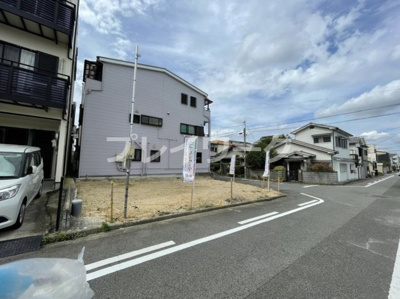 【前面道路含む現地写真】 | 浅香山小・新築一戸建て・北東角地・堺市堺区香ヶ丘町2丁 | 前面道路含む現地写真です
