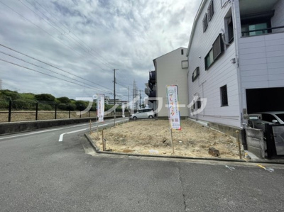 【前面道路含む現地写真】 | 浅香山小・新築一戸建て・北東角地・堺市堺区香ヶ丘町2丁 | 前面道路含む現地写真です