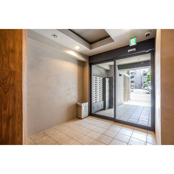 リードエイジ北浜　BRAVI不動産のエントランス|【ライフデザイン大手通】ゆとりのあるエントランスです