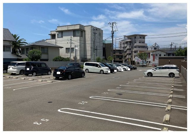 アルファステイツ箱崎の駐車場