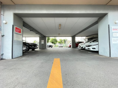 【駐車場】 | エクセルコート向丘 | 駐車場に車を止められます