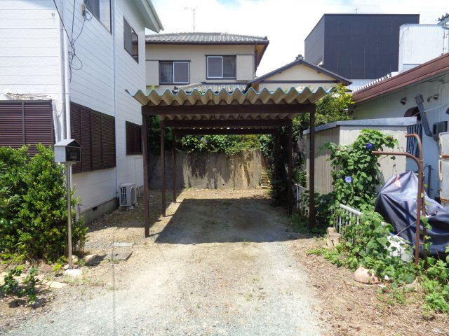 佐鳴台3丁目51-2貸家の駐車場