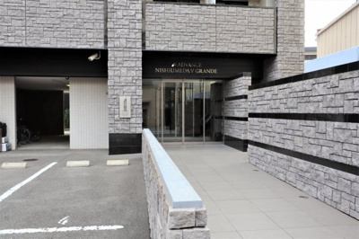 【エントランス】 | アドバンス西梅田Ⅴグランデ | お買物に便利なスーパー等徒歩圏内に有ります