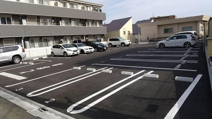 フジヴェール　七番館の駐車場