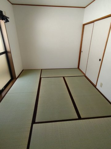 ベルハウス津秦の和室