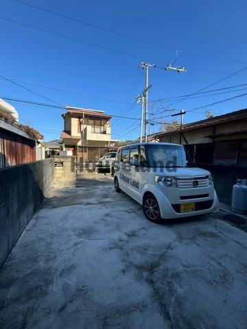 関戸戸建の駐車場