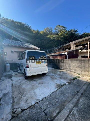 関戸戸建の駐車場