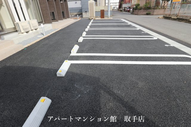 ラ・シーヌⅡの駐車場