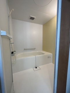 【浴室】 | ※画像は別部屋の同間取となり、建具・床色等が異なる可能性があります。