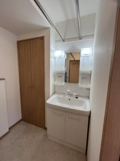 【洗面所】 | ※画像は別部屋の同間取となり、建具・床色等が異なる可能性があります。