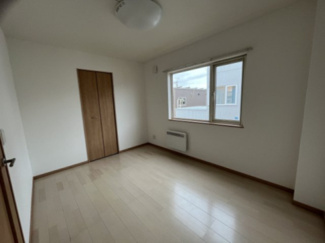 【洋室】 | ※画像は別部屋の同間取となり、建具・床色等が異なる可能性があります。