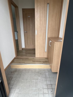 【玄関】 | ※画像は別部屋の同間取となり、建具・床色等が異なる可能性があります。