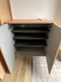 【収納】 | シューズクローゼット
※画像は別部屋の同間取となり、建具・床色等が異なる可能性があります。