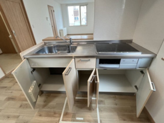 【キッチン】 | ※画像は別部屋の同間取となり、建具・床色等が異なる可能性があります。