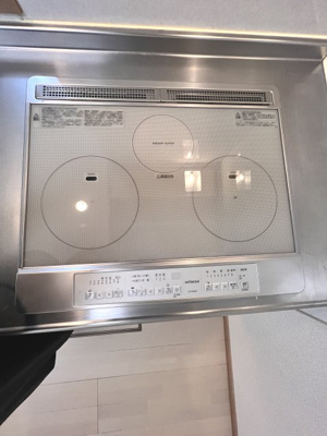 【キッチン】 | SANTUARIO Ⅰ | お手入れのしやすい3口IHキッチン♪