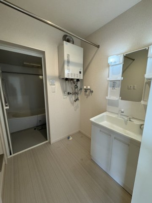 【洗面所】 | i-town 雅 | ※同間取りの別部屋になりますので、床色・建具色が異なる場合がございます。