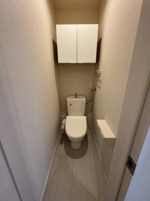 【トイレ】 | i-town 雅 | ※同間取りの別部屋になりますので、床色・建具色が異なる場合がございます。