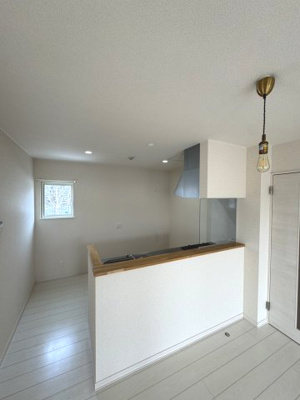 【キッチン】 | i-town 雅 | ※同間取りの別部屋になりますので、床色・建具色が異なる場合がございます。