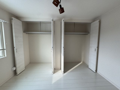 【収納】 | i-town 雅 | ※同間取りの別部屋になりますので、床色・建具色が異なる場合がございます。