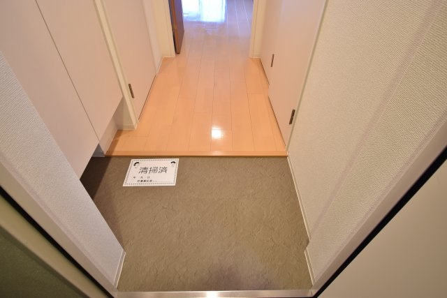 セレニテ本町エコートの玄関