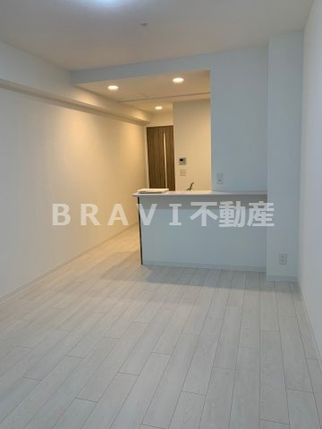 ラ フォルム鎗屋町　BRAVI不動産の居間・リビング|【ラ　フォルム鎗屋町】こちらの居間で趣味の時間をお楽しみください