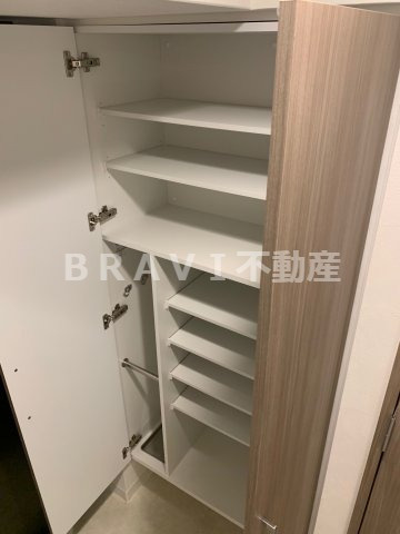 ラ フォルム鎗屋町　BRAVI不動産の玄関|【ラ　フォルム鎗屋町】シューズボックス