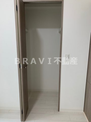 ラ フォルム鎗屋町　BRAVI不動産の収納|【ラ　フォルム鎗屋町】ウォークインクローゼット