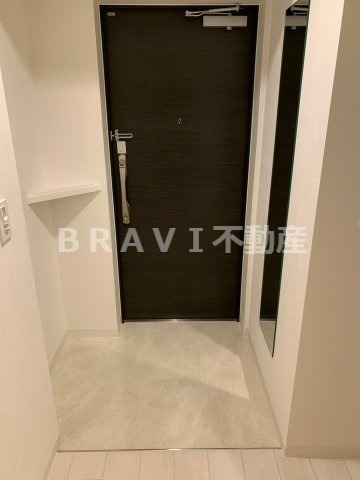 ラ フォルム鎗屋町　BRAVI不動産の玄関|【ラ　フォルム鎗屋町】ゆったりとした玄関です