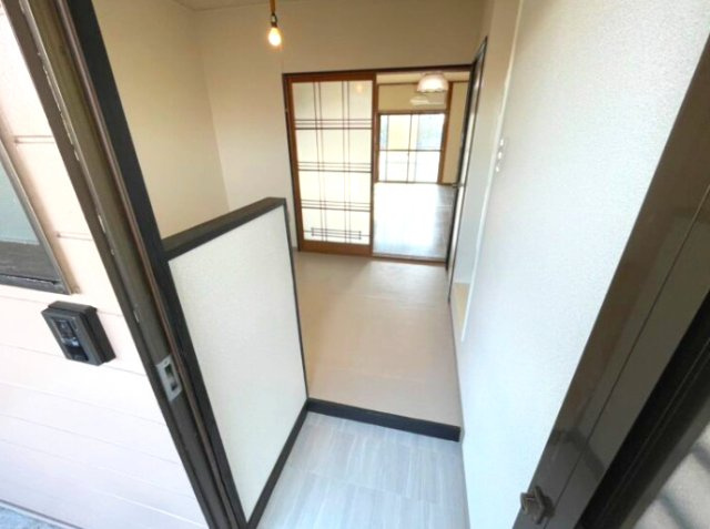 中園ハイツの玄関