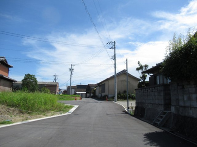 【前面道路含む現地写真】 | 鈴鹿市神戸６丁目　宅地分譲１号地 | 前面道路