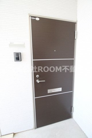 ジュン・タカオの玄関|収納もある玄関です