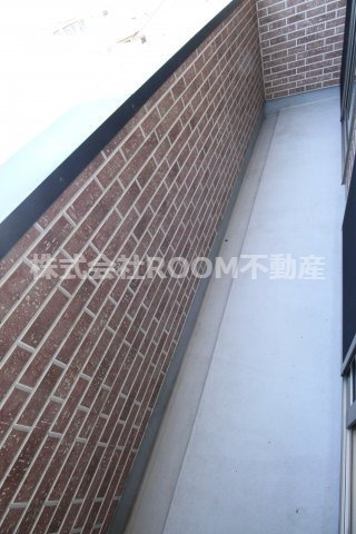 ジュン・タカオのバルコニー|外からの目が気にならないバルコニーで洗濯物が干せます