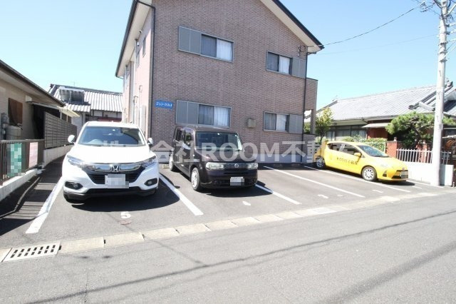 ジュン・タカオの駐車場|駐車場があります