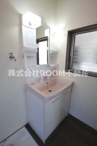 ジュン・タカオの独立洗面台|朝の身支度には欠かせない独立洗面化粧台